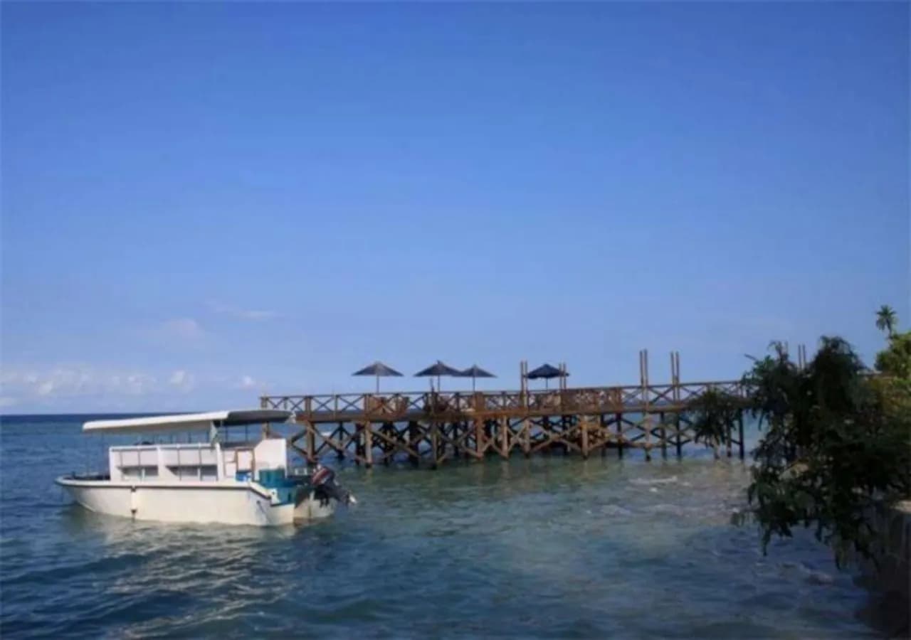 Wakatobi Patuno Diving & Beach Resort 5