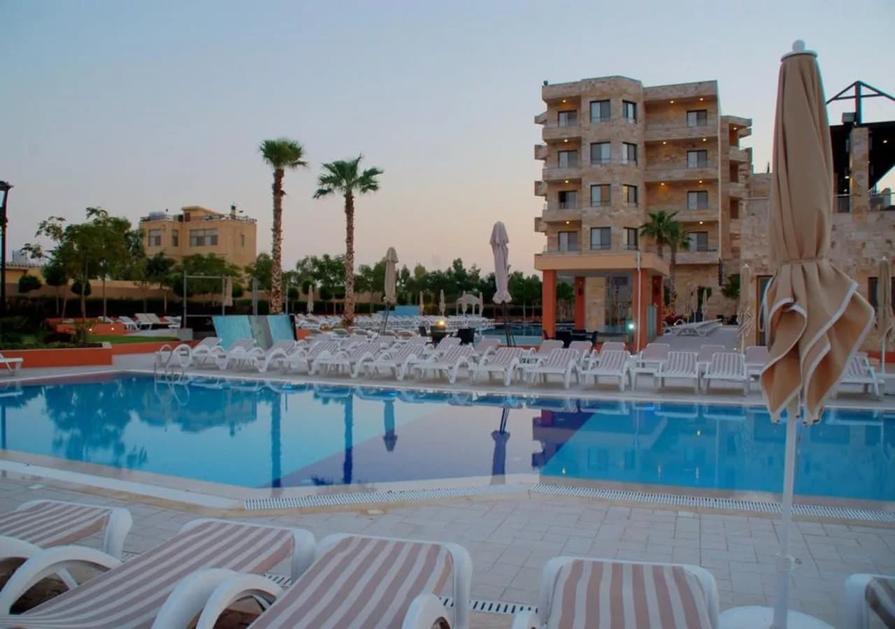 Ramada Resort by Wyndham Dead Sea 4