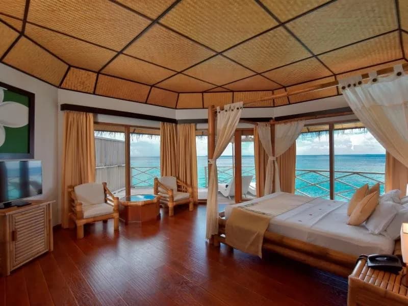 Angaga Island Resort & Spa 3