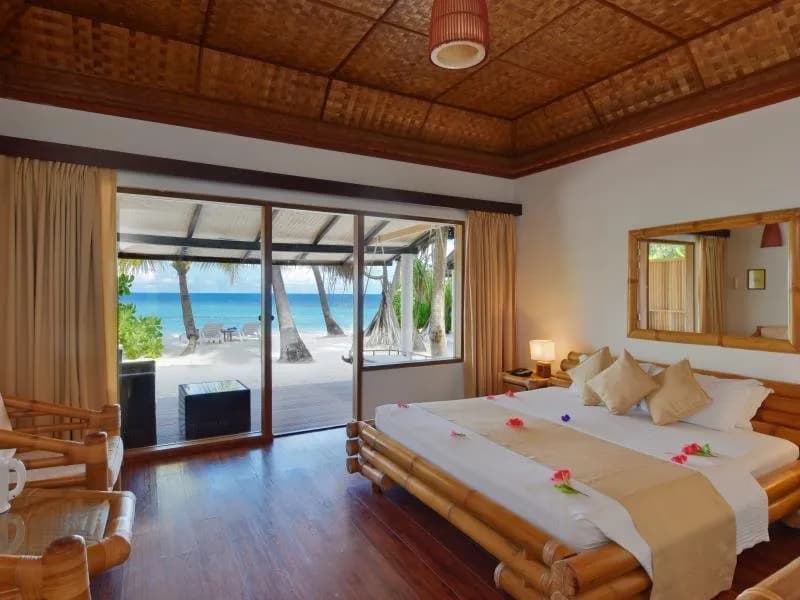 Angaga Island Resort & Spa 2
