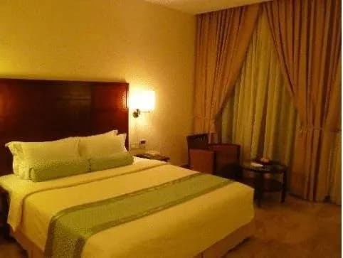 Hulhule Island Hotel