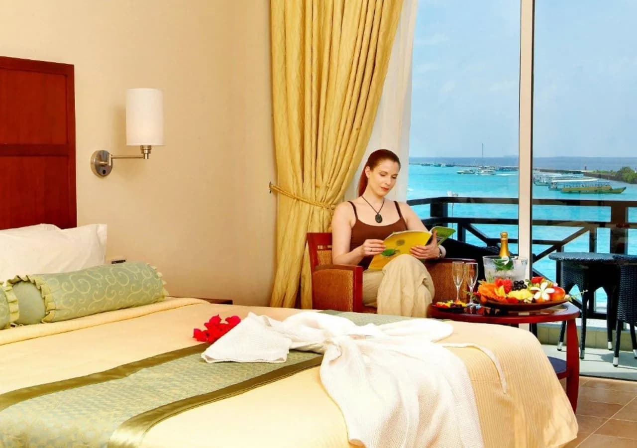 Hulhule Island Hotel 4