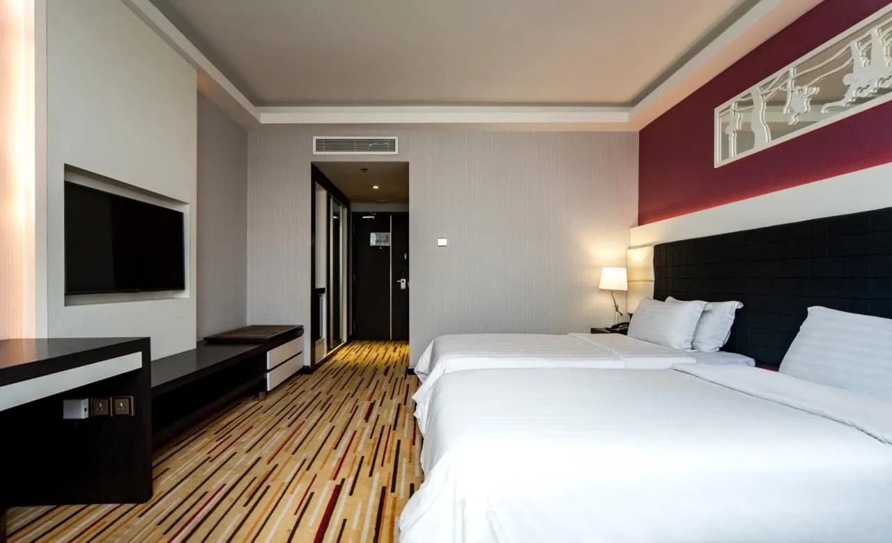 Promenade Hotel 2