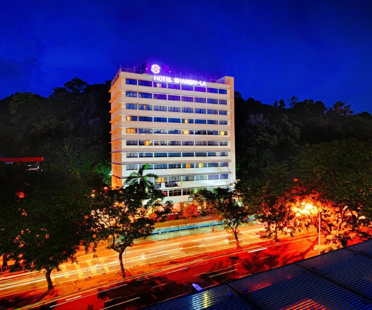 Howard Johnson by Wyndham Kota Kinabalu City Centre