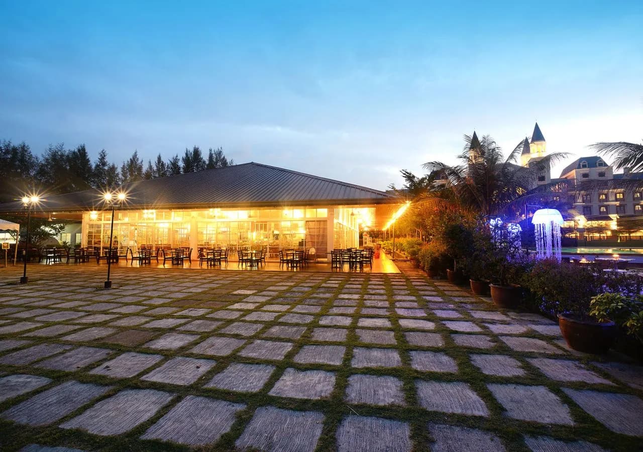 Bella Vista Waterfront Resort & Spa 3
