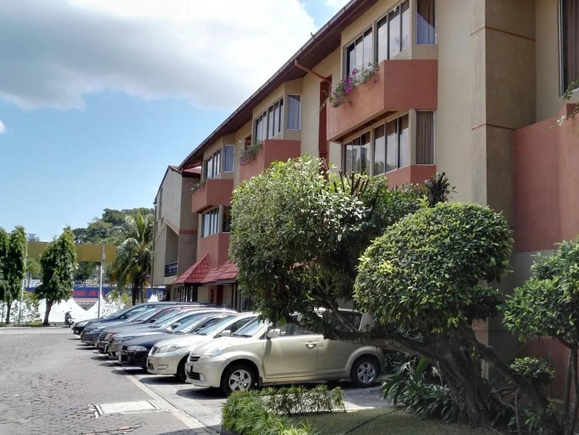 Shah's Village Hotel 3