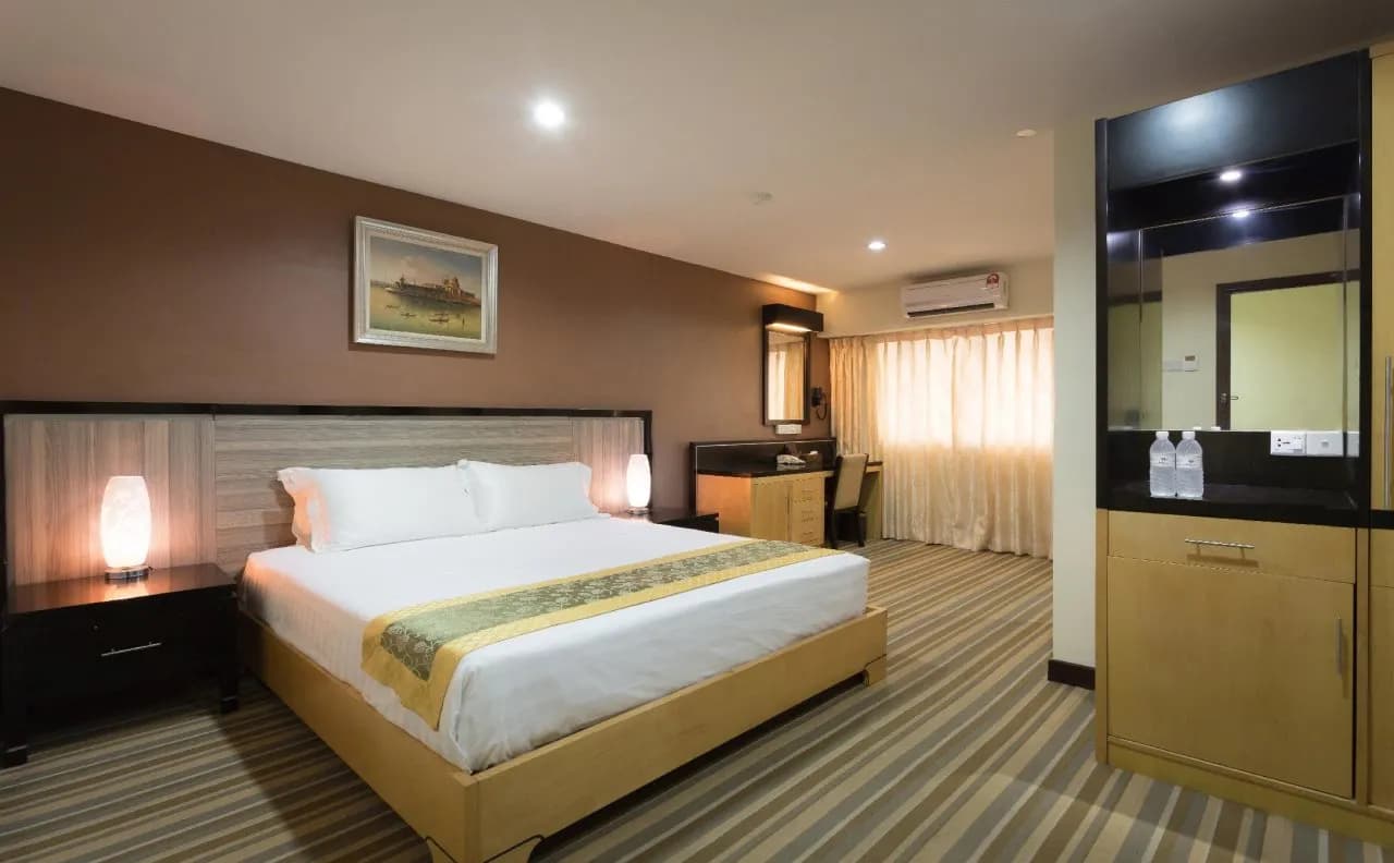 Hallmark Express Hotel 4