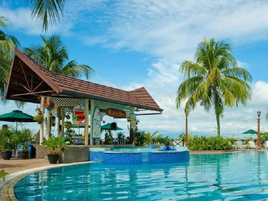 Flamingo Hotel by the Beach  5