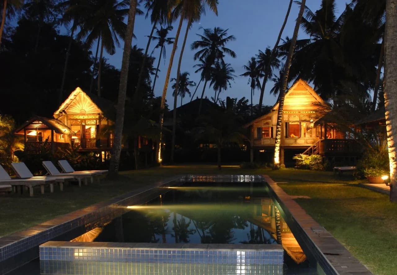 Bon Ton Antique Wooden Villas 4