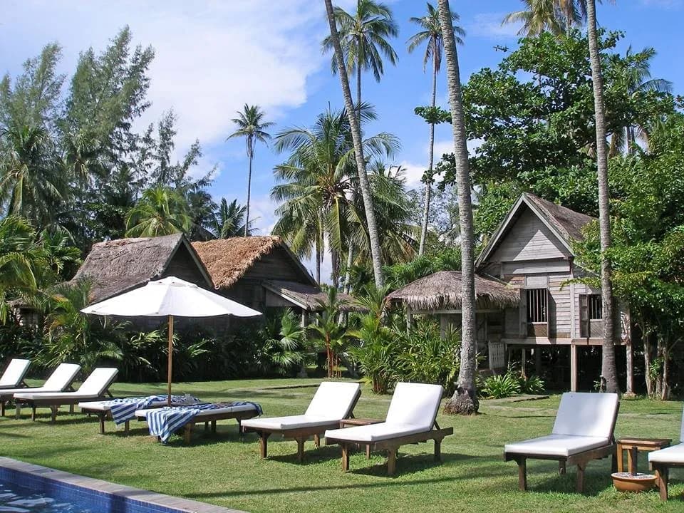 Bon Ton Antique Wooden Villas