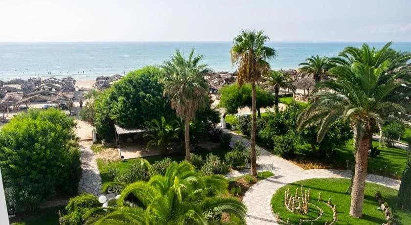 The Orangers Beach Resort & Bungalows 4