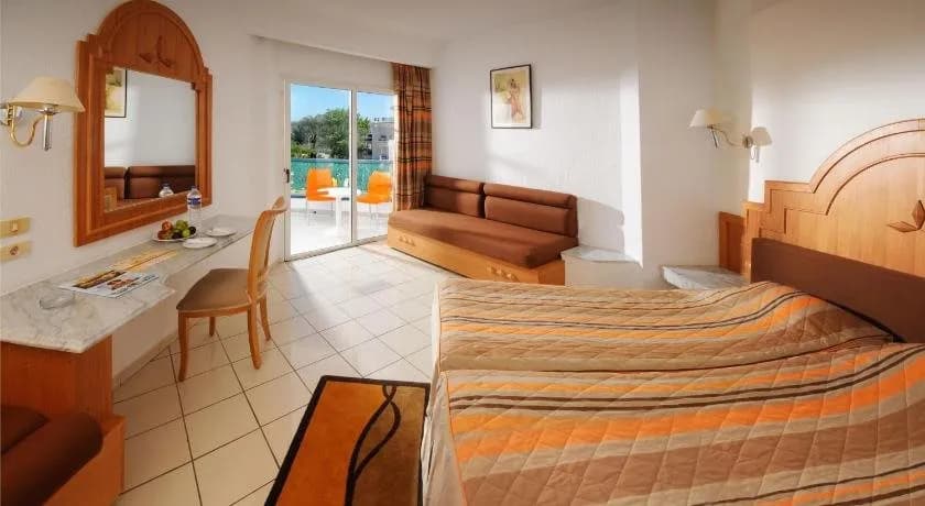 Riviera Hotel 5