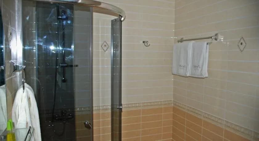 Ideal Hotel 5