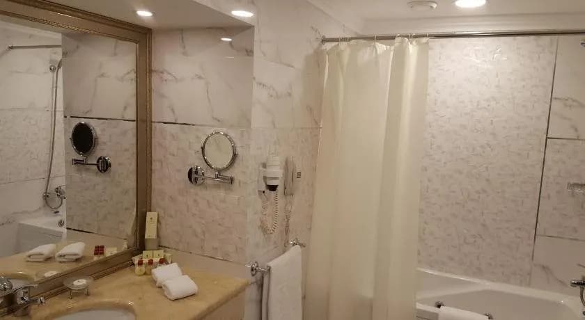 Grand Mir Hotel 4