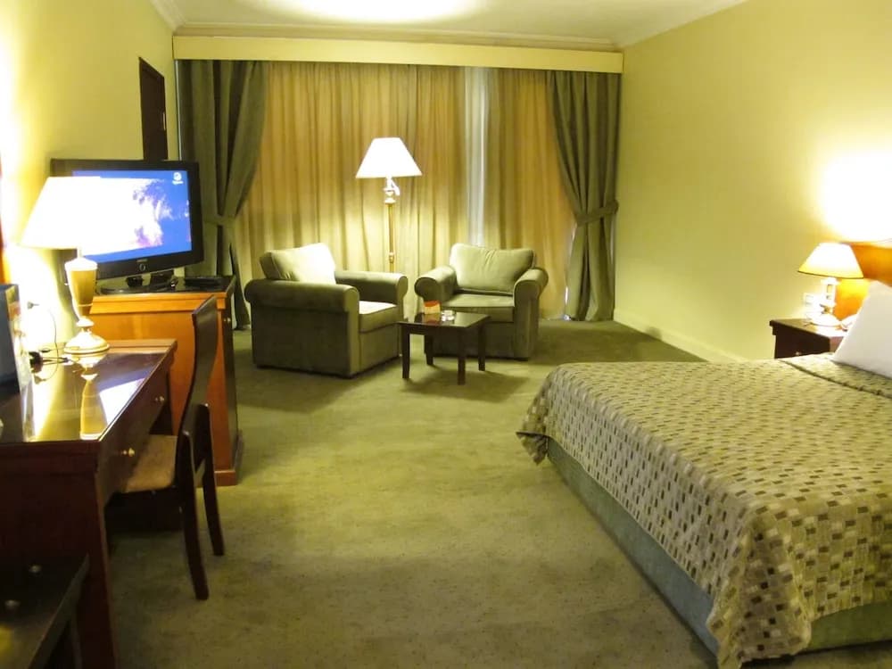 Grand Pyramids Hotel 2