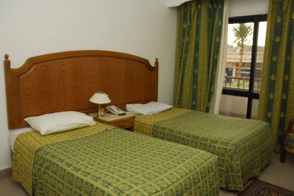 Catherine Plaza 5