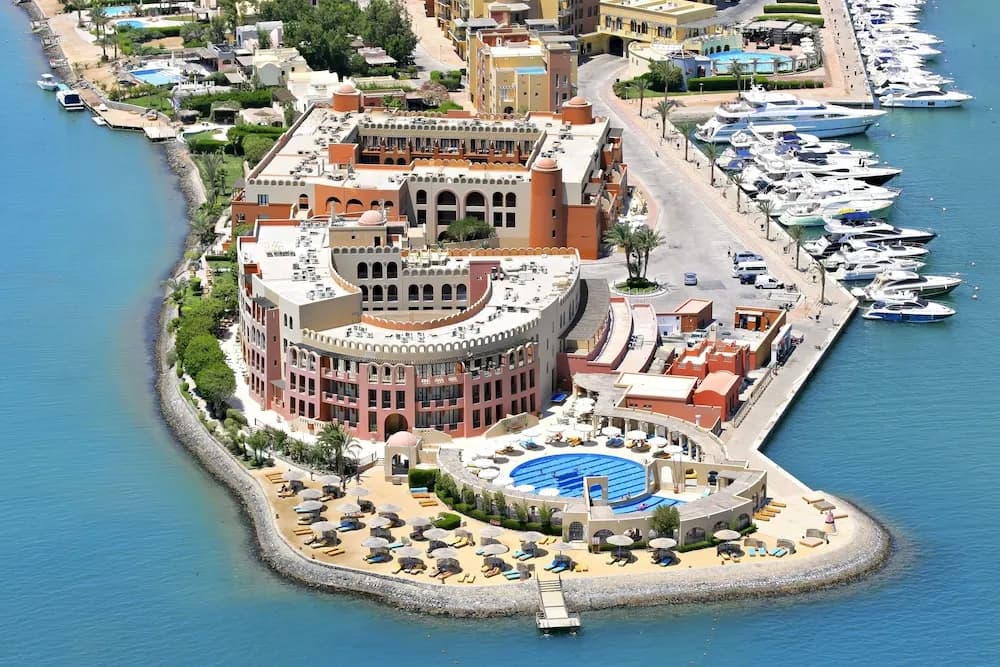 Three Corners Ocean View Hotel
