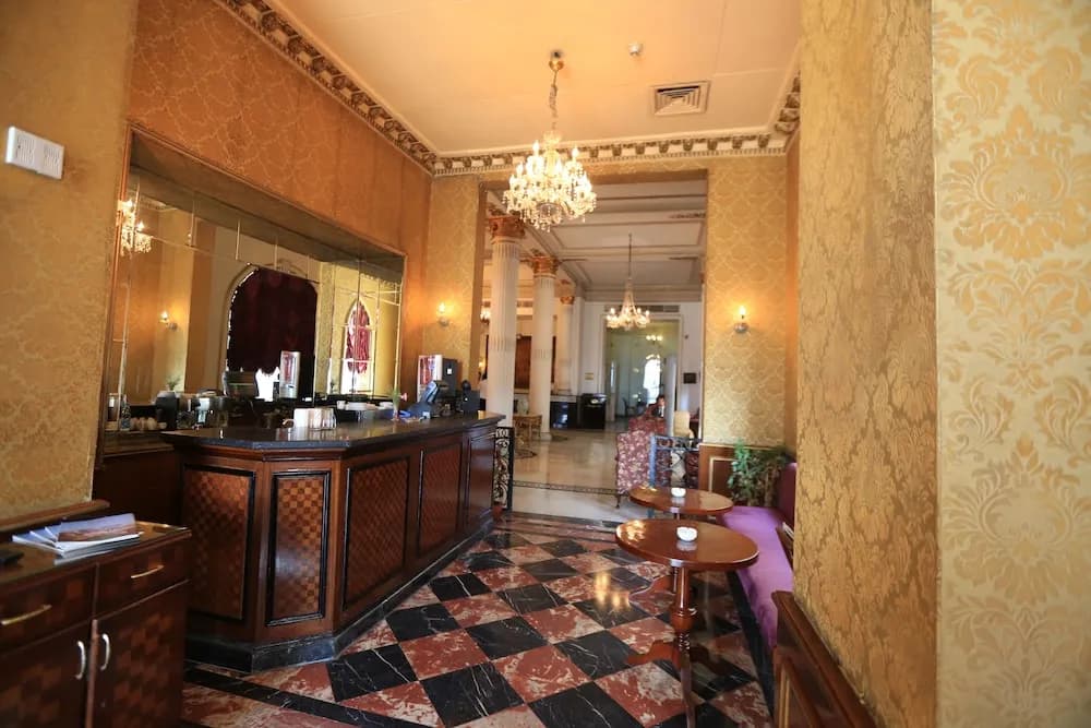 Paradise Inn Windsor Palace Hotel 4