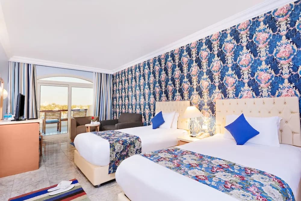 Royal Lagoons Aqua Park Resort & Spa 5