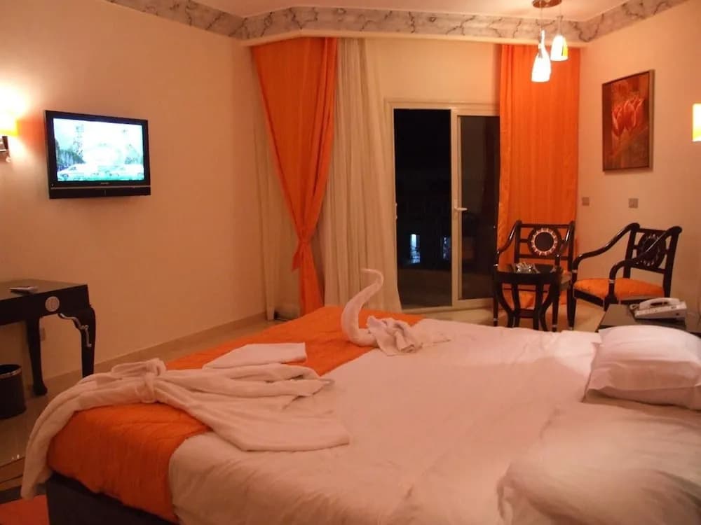 Sphinx Aqua Park Beach Resort 2