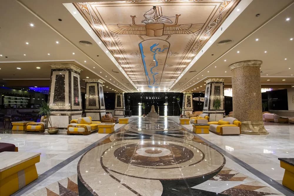 AMC Royal Hotel & Spa 4