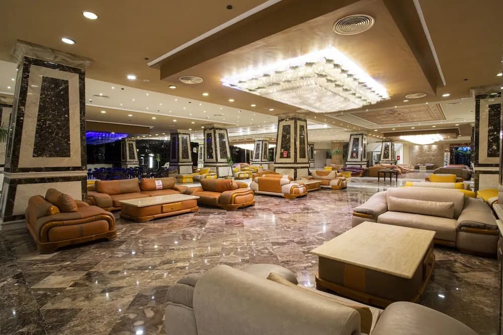 AMC Royal Hotel & Spa 5