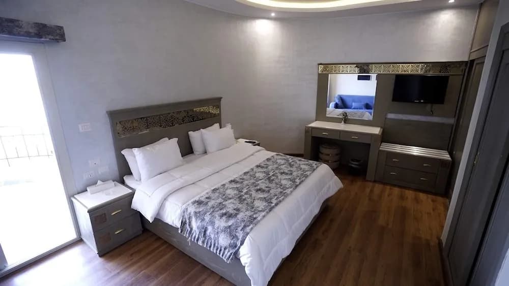 Lotus Hotel 5
