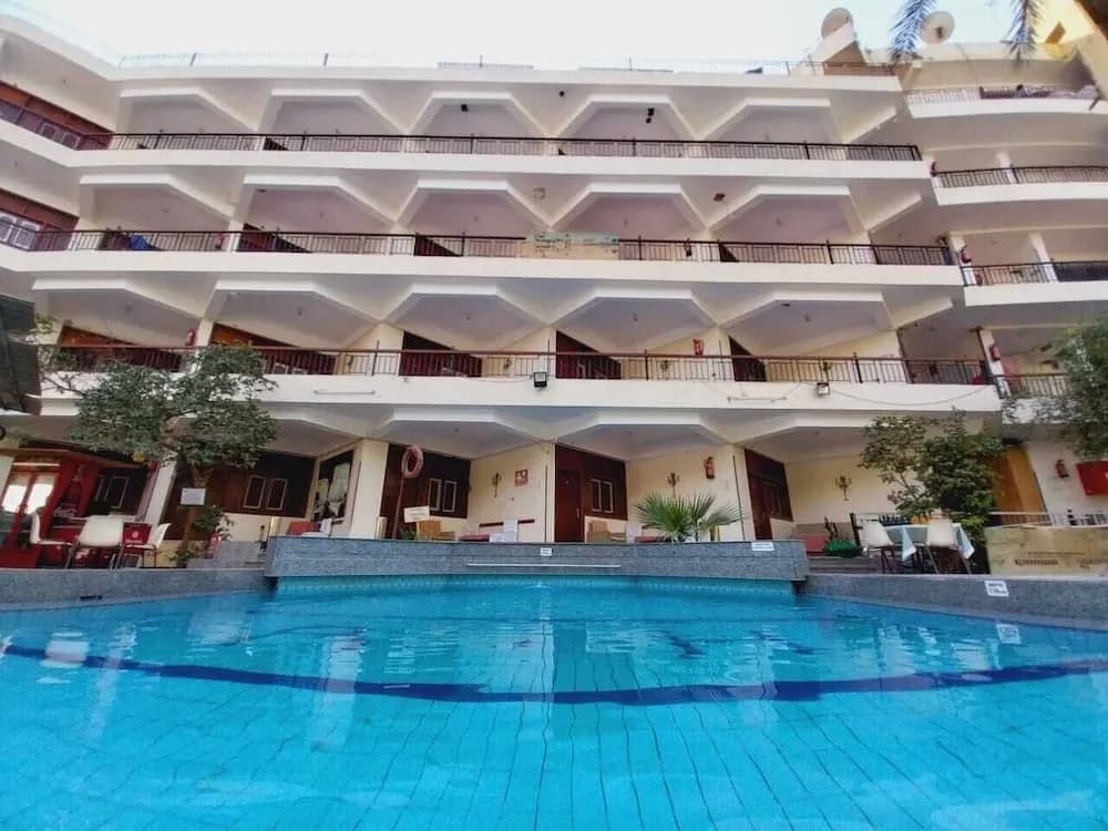 Rezeiky Hotel & Camping Luxor
