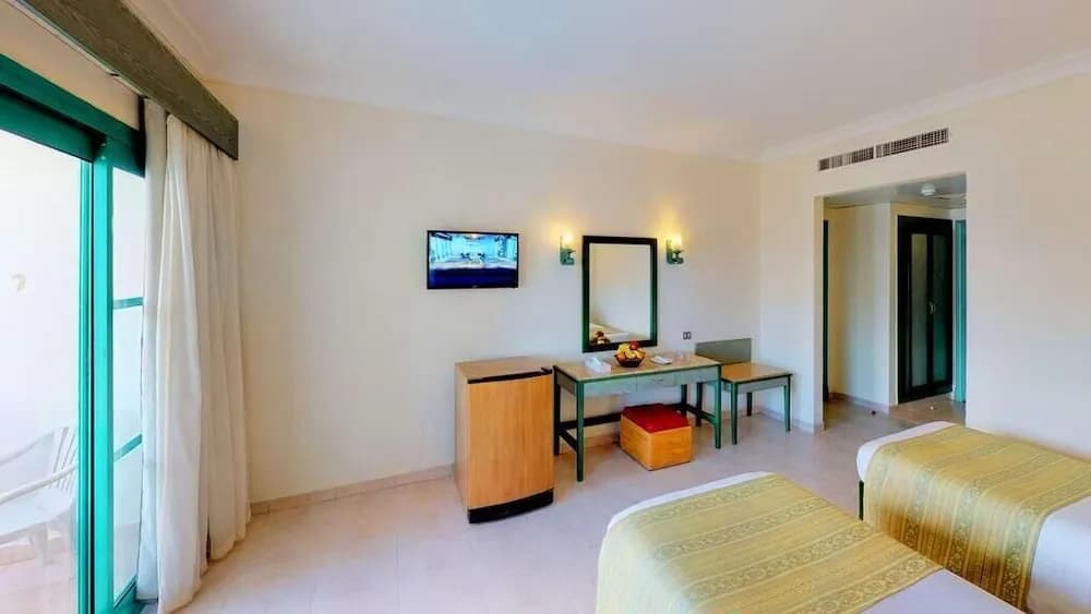 Falcon Hills Hotel 3