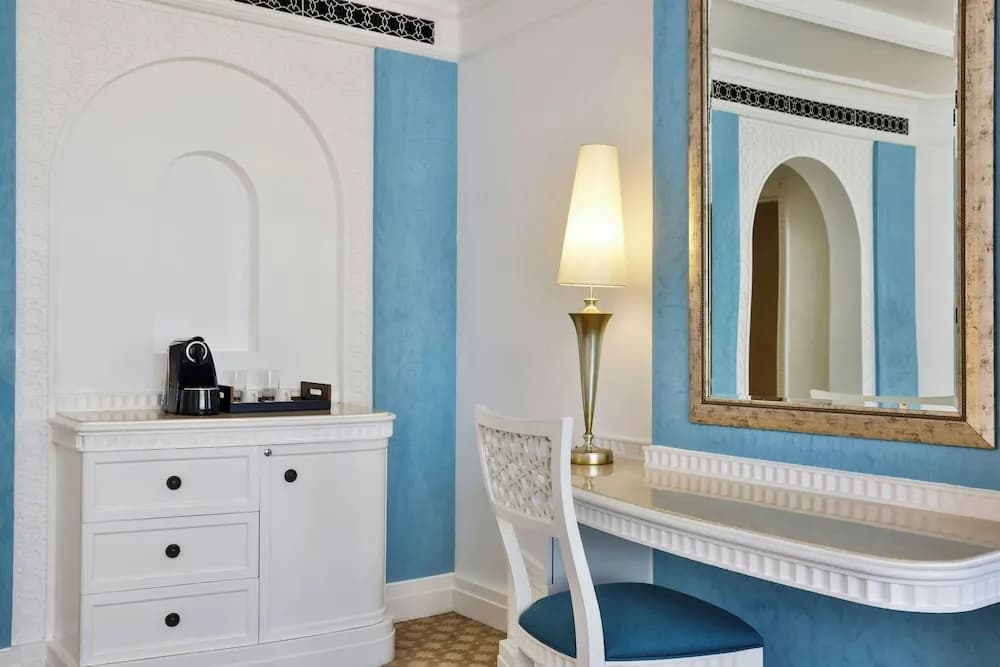 Al Habtoor Grand Resort, Autograph Collection 4