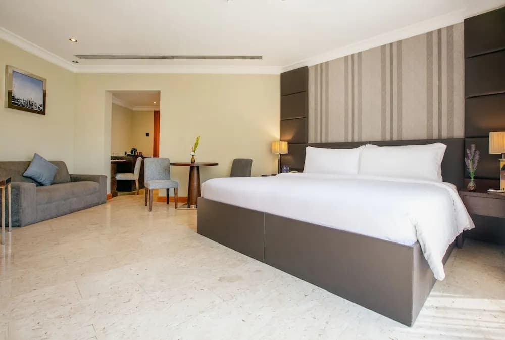 Dubai Marine Beach Resort & Spa 5