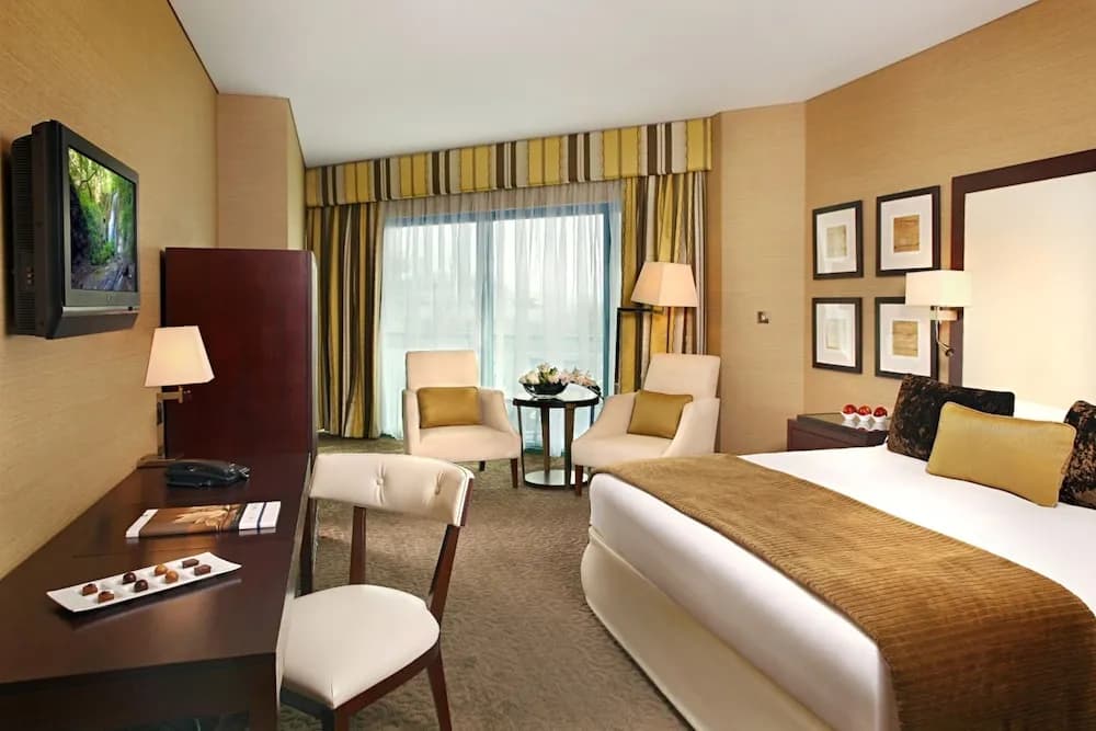Mövenpick Dubai Grand Al Bustan 5
