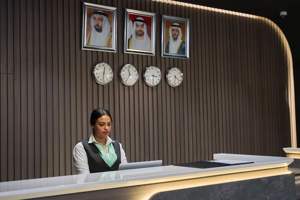 Hotel Holiday International 5