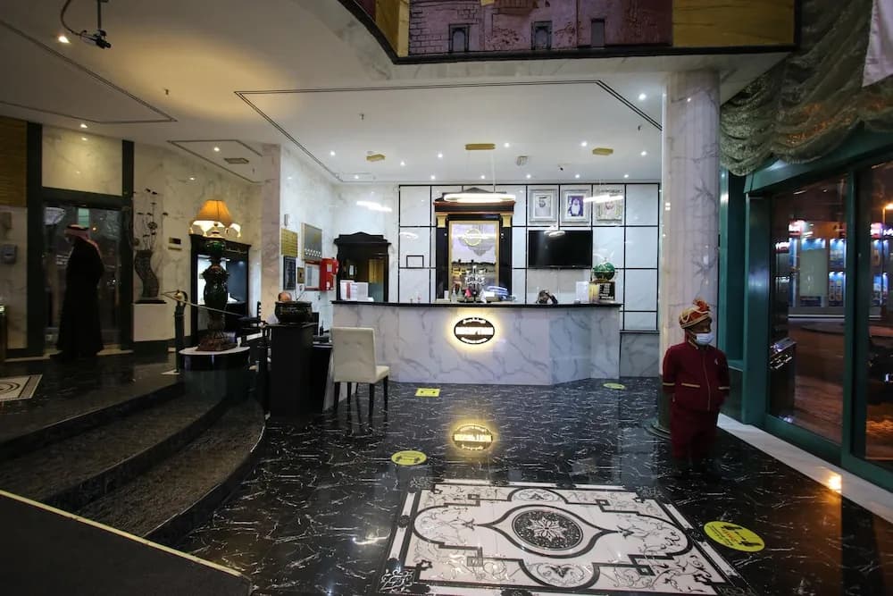 Knight Armour Hotel 5