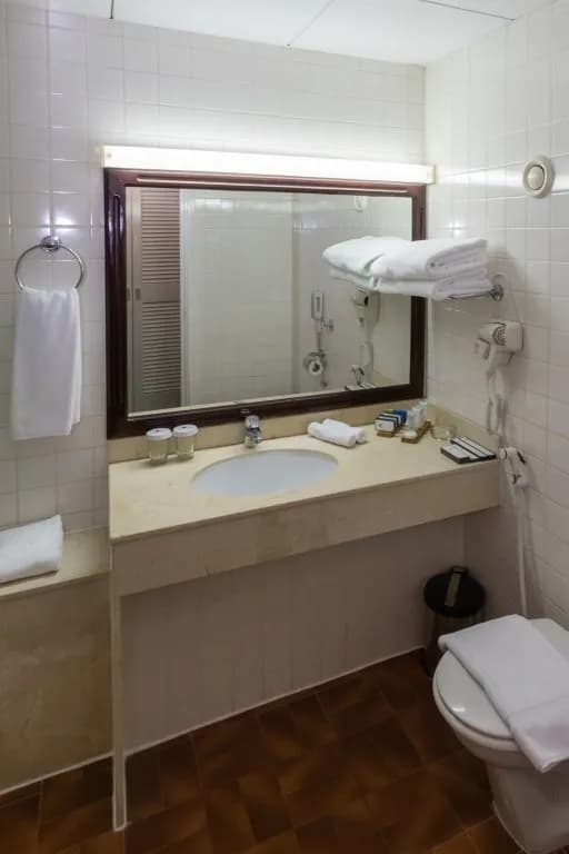 BM Beach Hotel 5