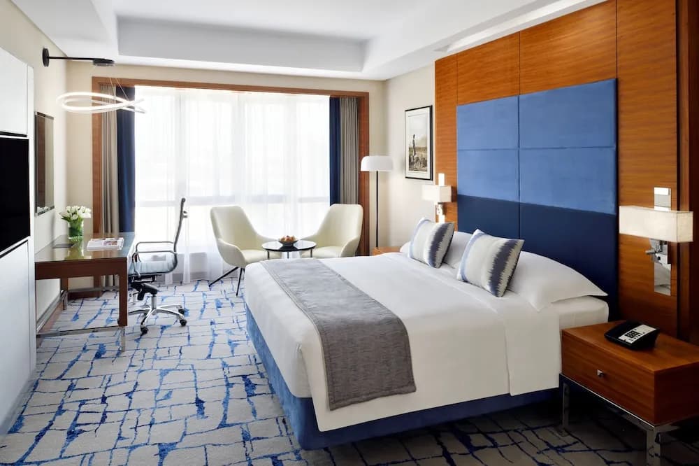 Mövenpick Hotel & Apartments Bur Dubai 2