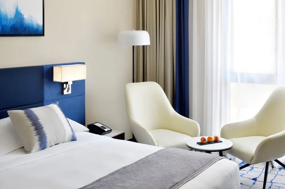 Mövenpick Hotel & Apartments Bur Dubai 5
