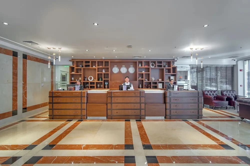Majestic Premier Hotel 4