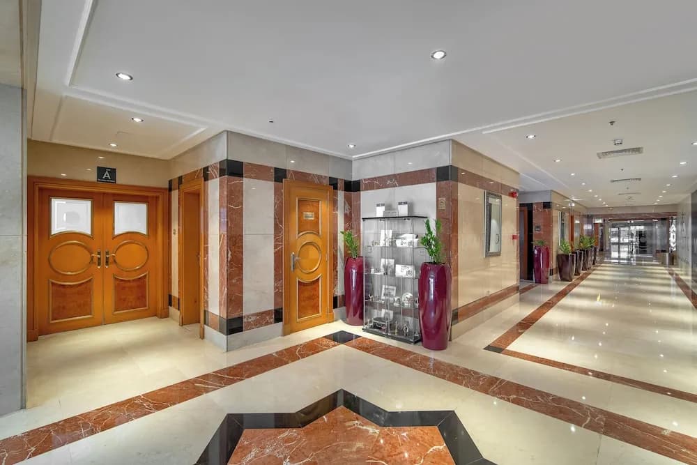 Majestic Premier Hotel 2
