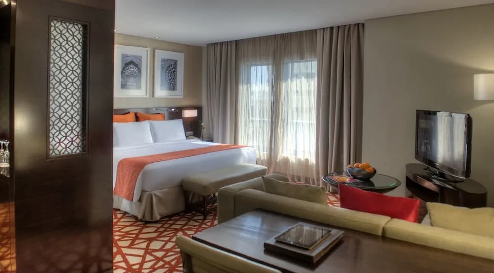 Crowne Plaza Dubai Deira 4