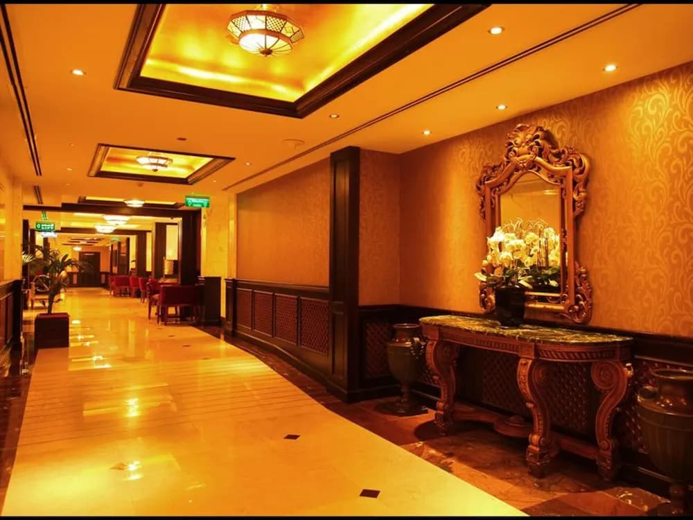 Arabian Courtyard Hotel & Spa 4
