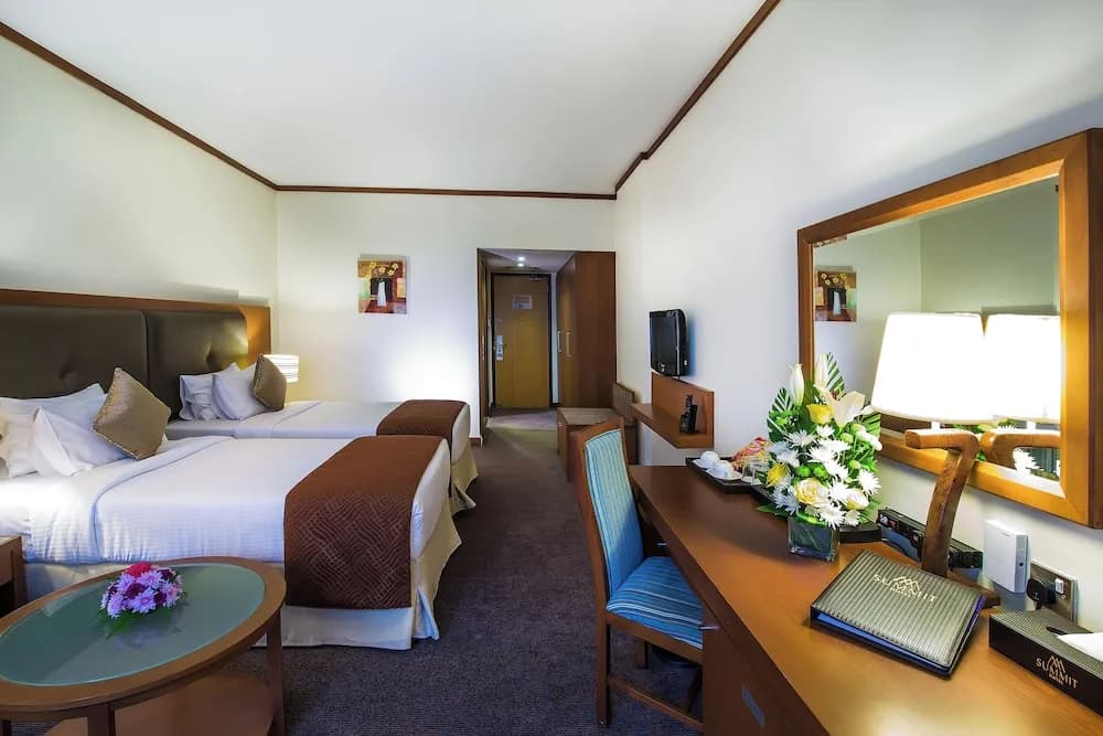 Landmark Summit Hotel 5