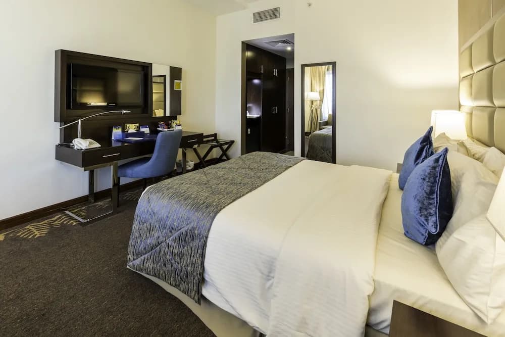 Howard Johnson by Wyndham Bur Dubai 4