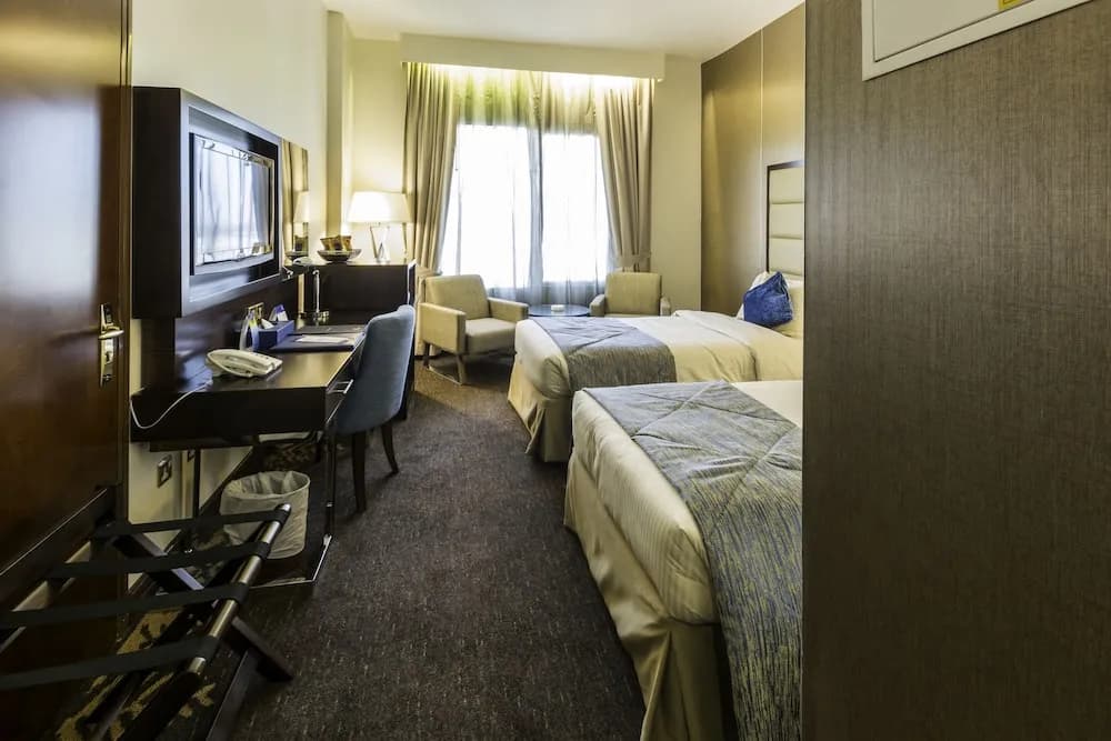 Howard Johnson by Wyndham Bur Dubai 3