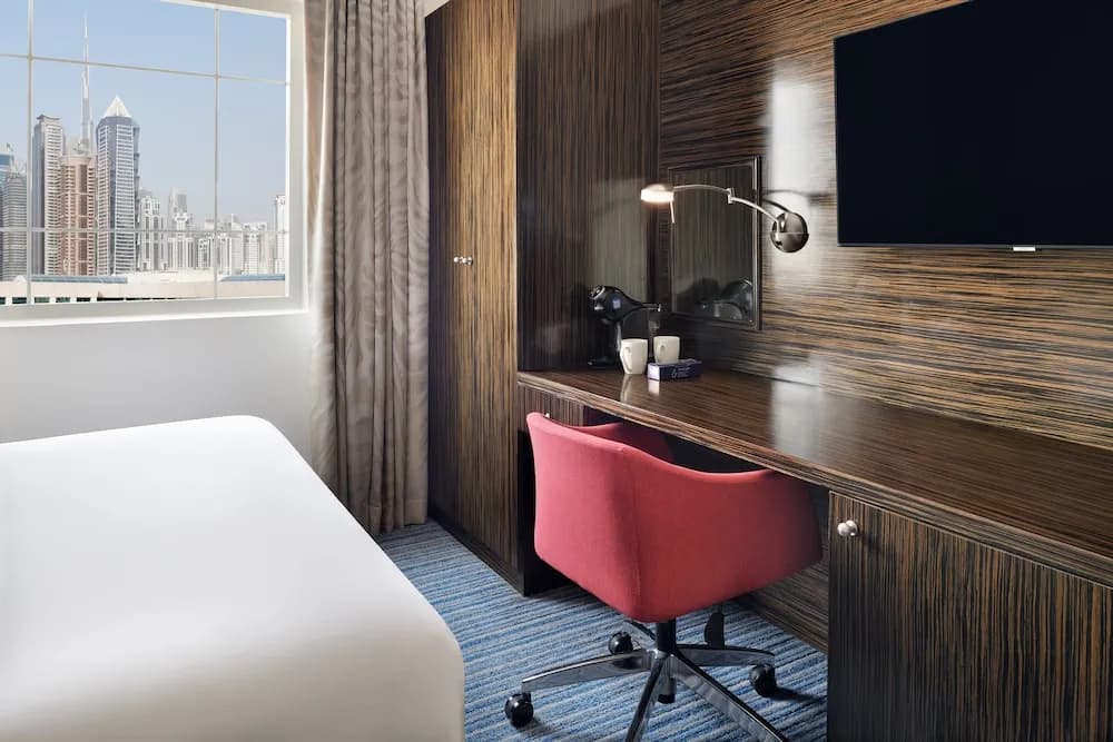 Holiday Inn Express Dubai Safa Park 5