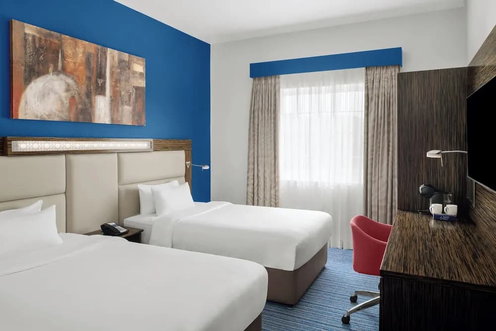 Holiday Inn Express Dubai Safa Park 4