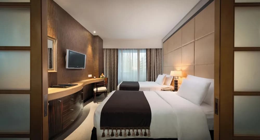 Savoy Suites Hotel Apartments 4
