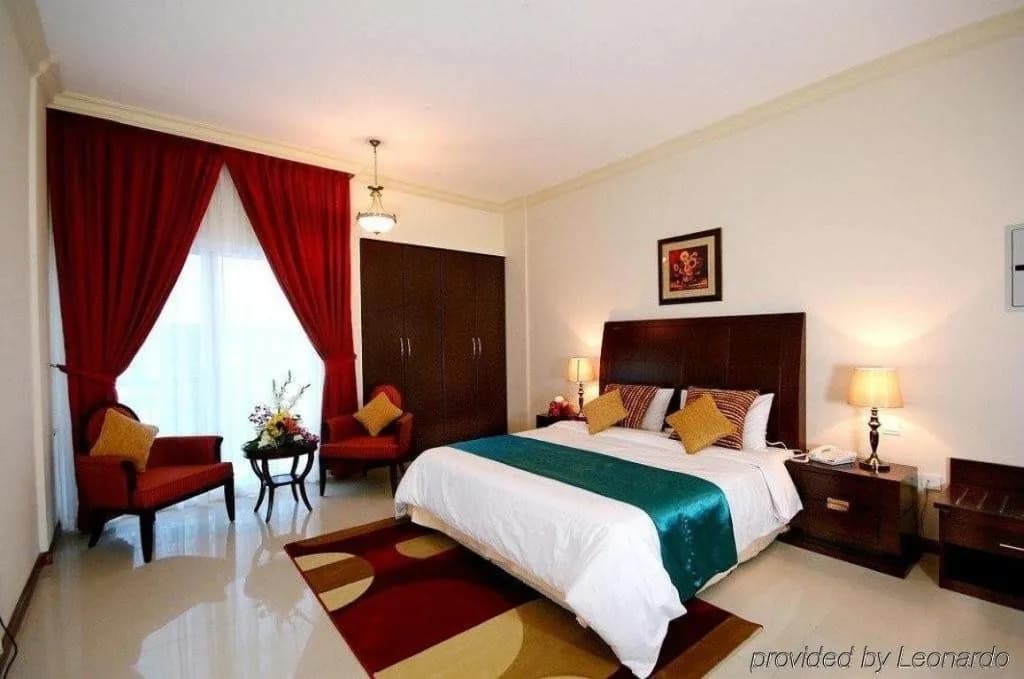 Golden Square Suites 2