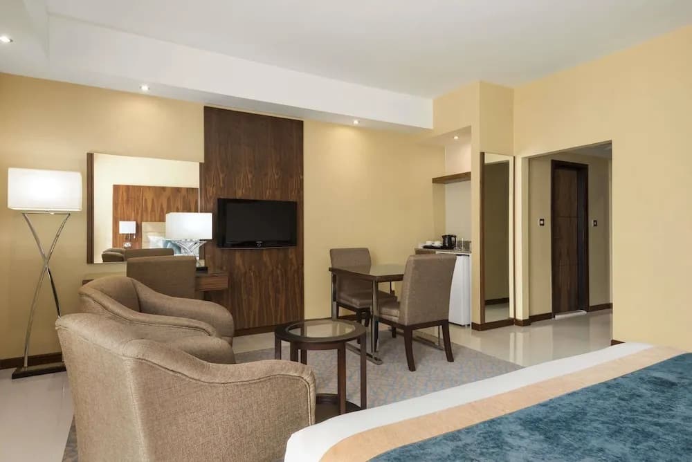 Howard Johnson by Wyndham Abu Dhabi 4