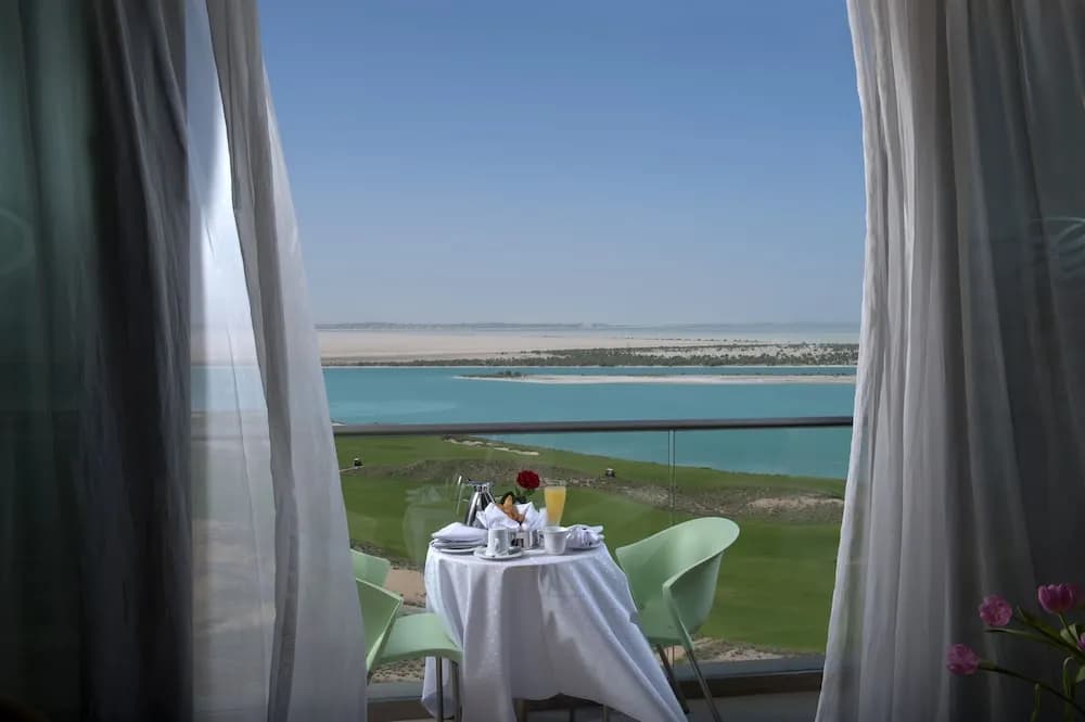 Crowne Plaza Abu Dhabi - Yas Island 5